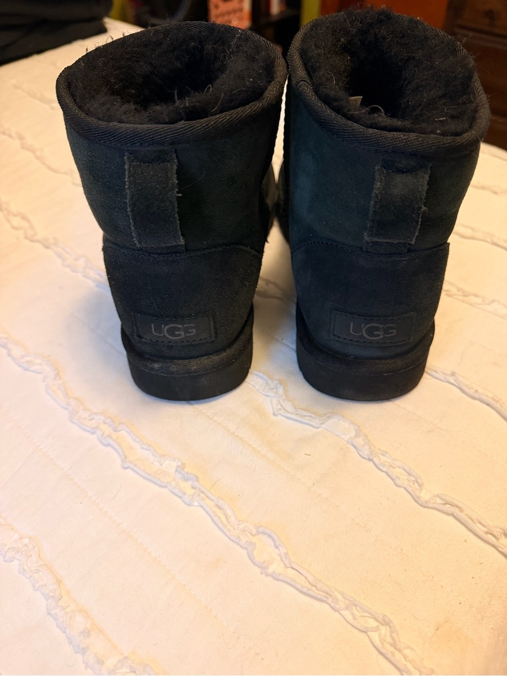 UGG woman's  Short Suede Boots in black